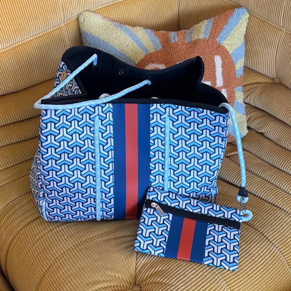 Fun Handbag! - Picture 4 of 4